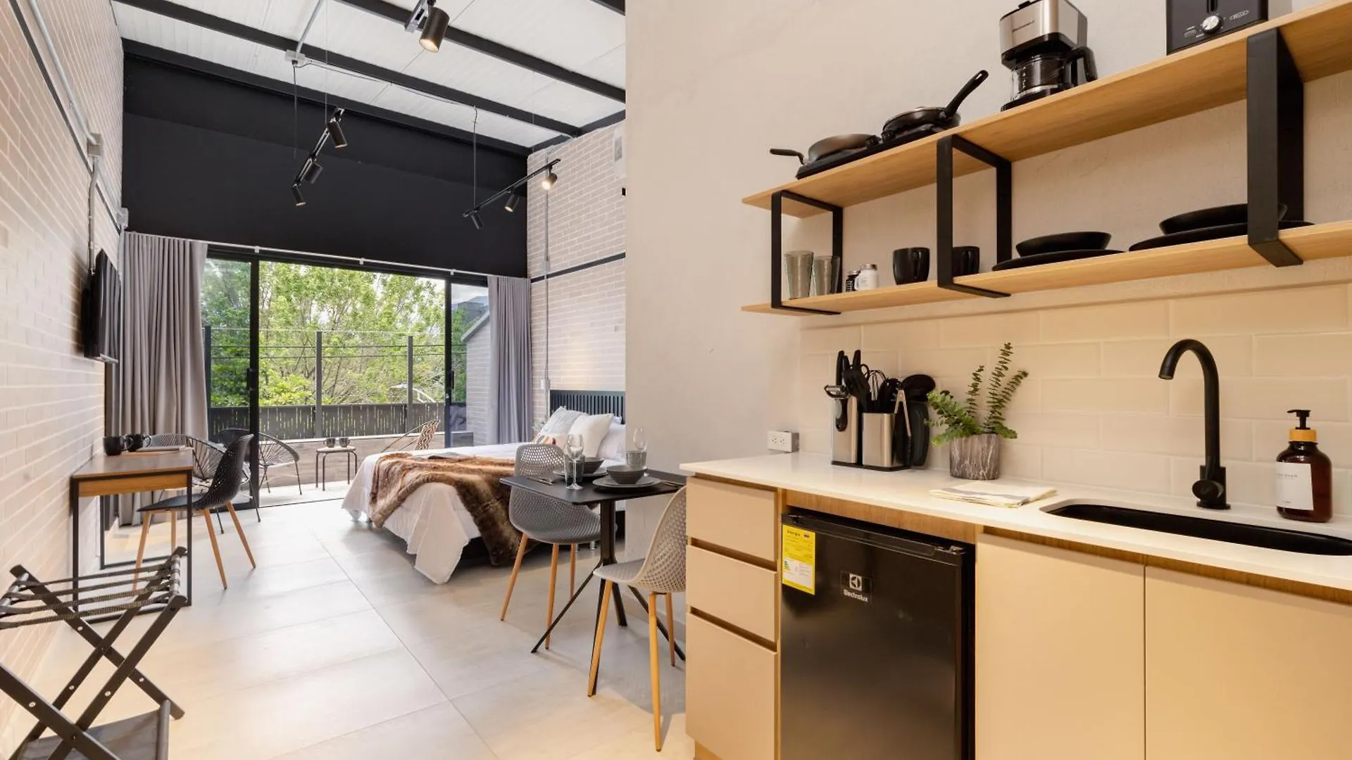Estancia Serena Para Pareja En Estudio En Laureles Medellin