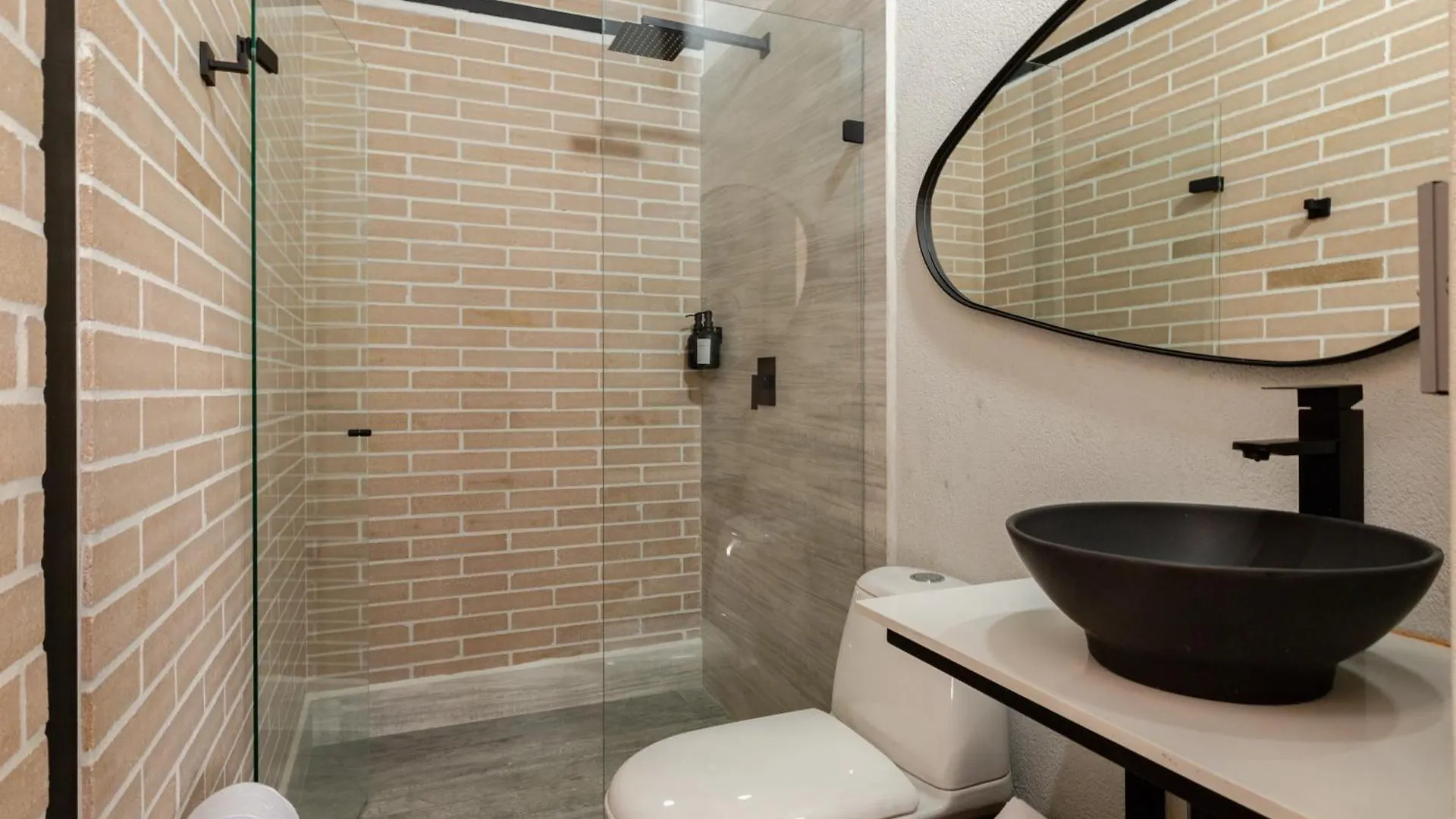 Estancia Serena Para Pareja En Estudio En Laureles Medellin
