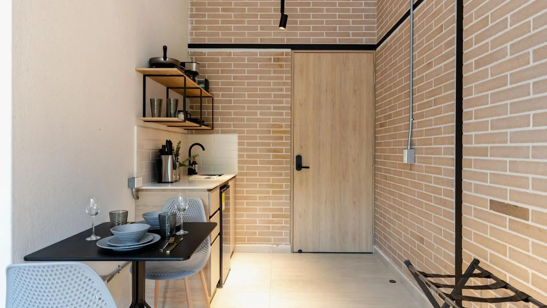 Estancia Serena Para Pareja En Estudio En Laureles Medellin
