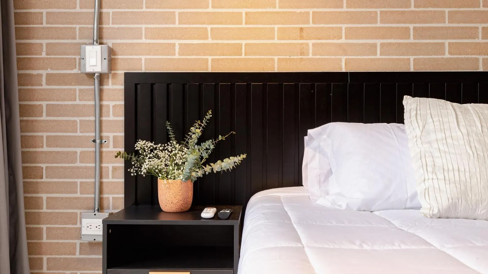 Estancia Serena Para Pareja En Estudio En Laureles Medellin 0*,
