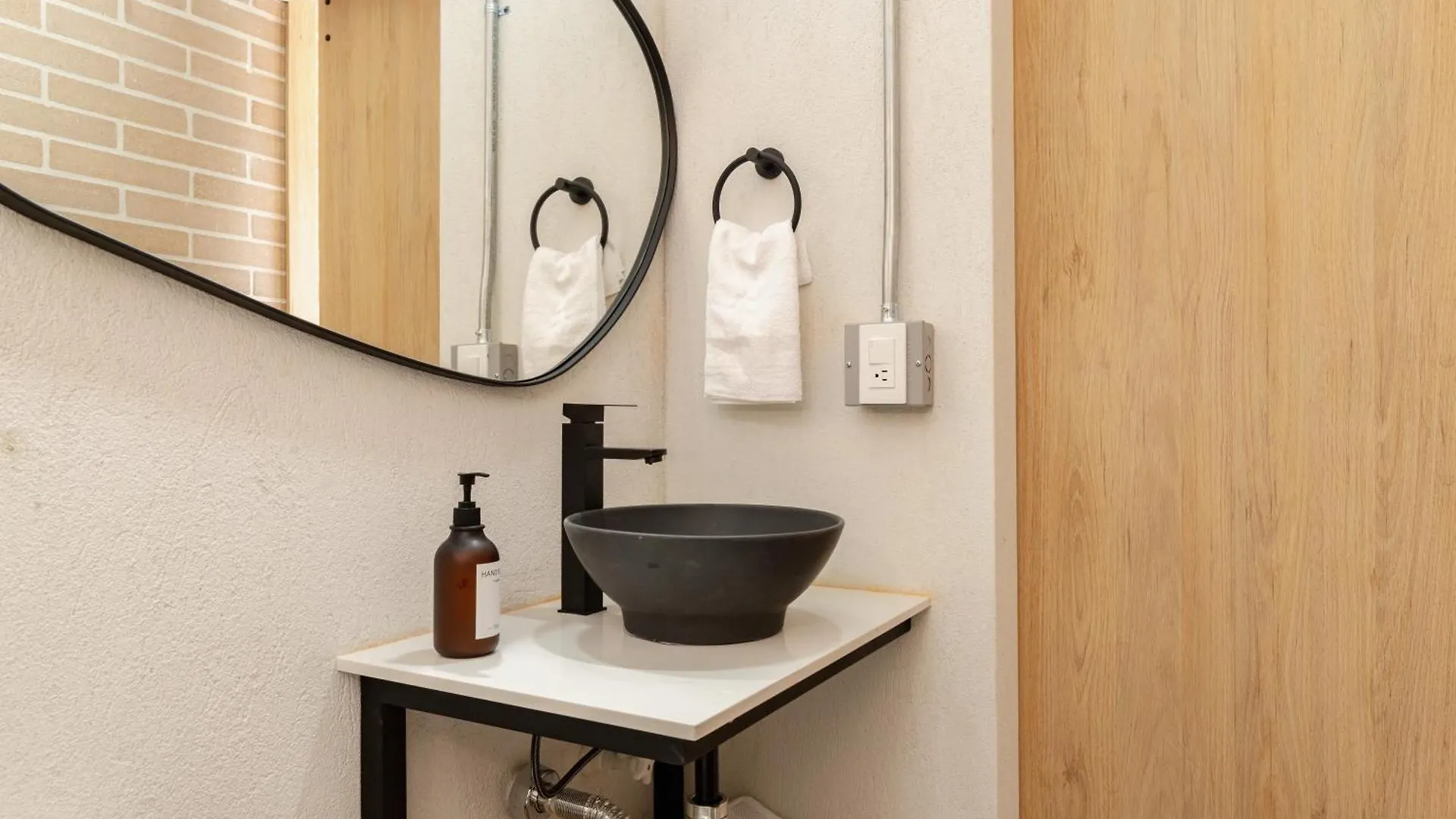 Estancia Serena Para Pareja En Estudio En Laureles Medellin Apartment